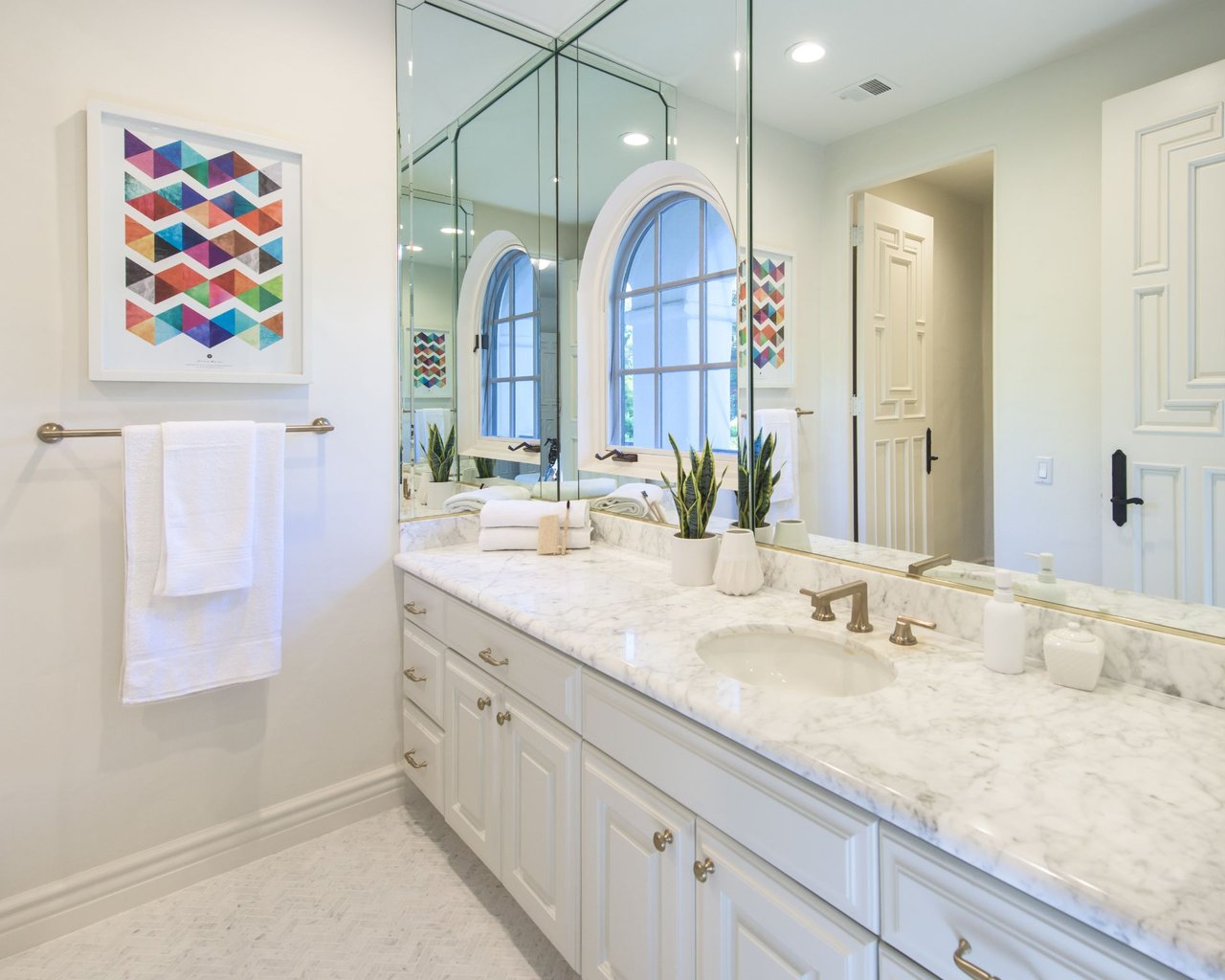1275 Benedict Canyon Dr