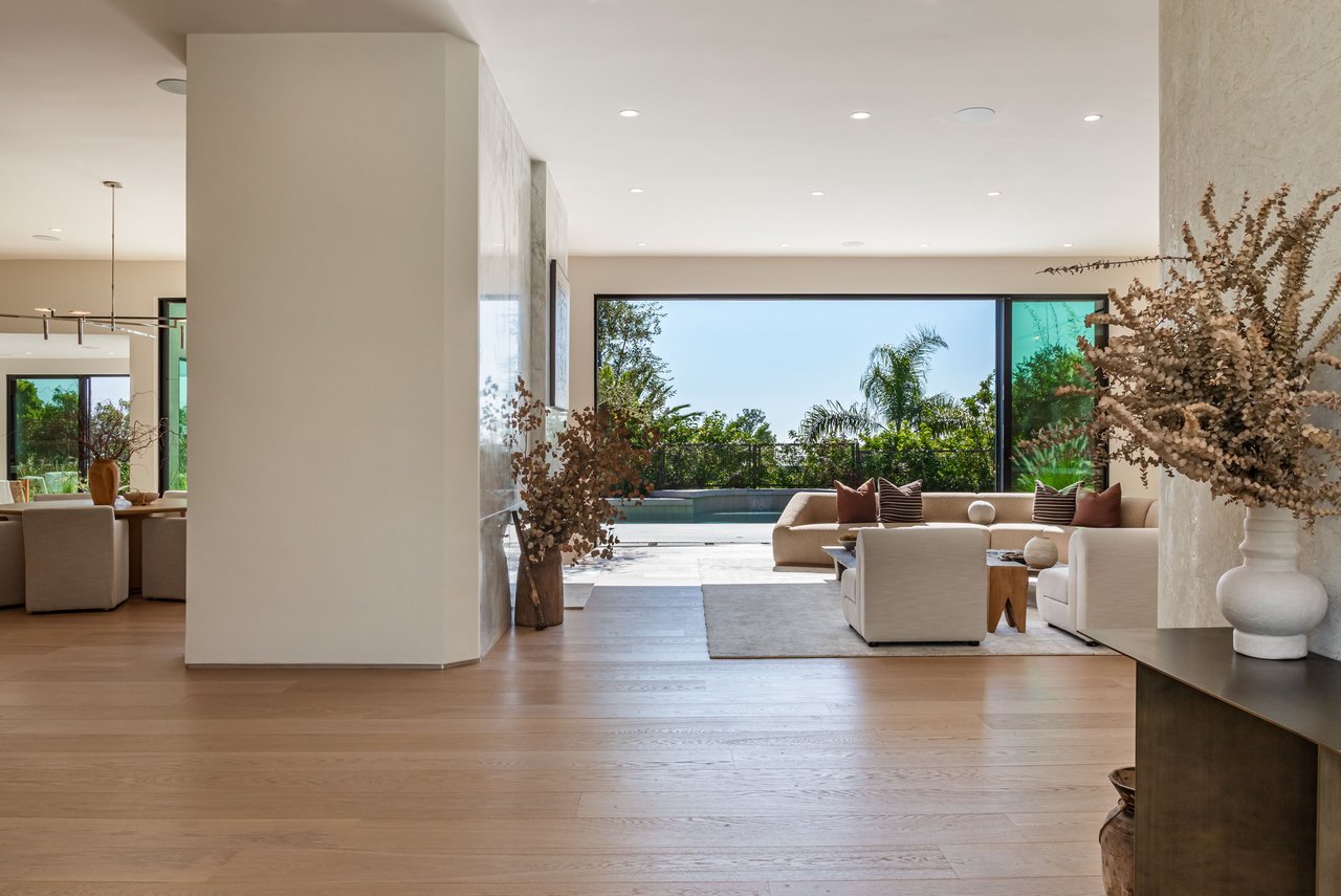 1705 Carla Ridge, Beverly Hills