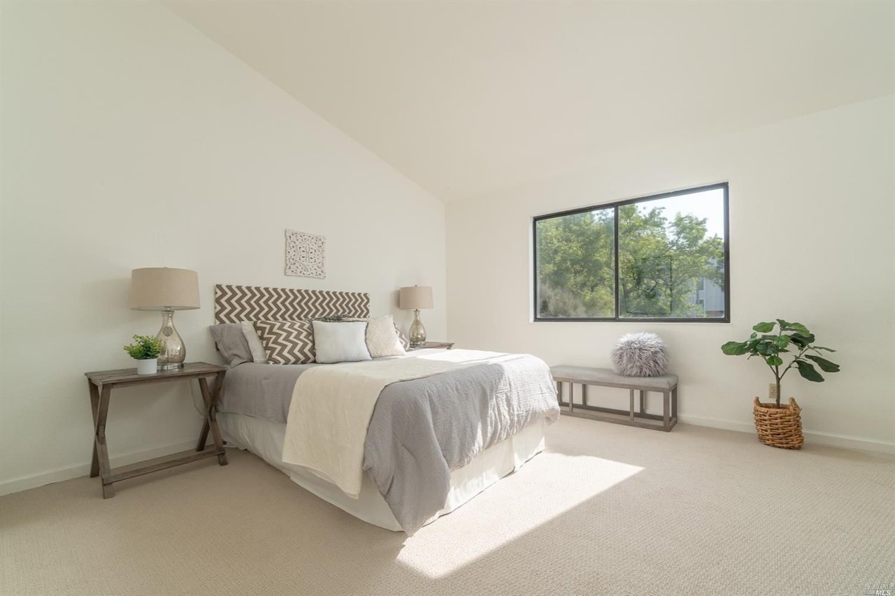 17 Cedarwood Ln