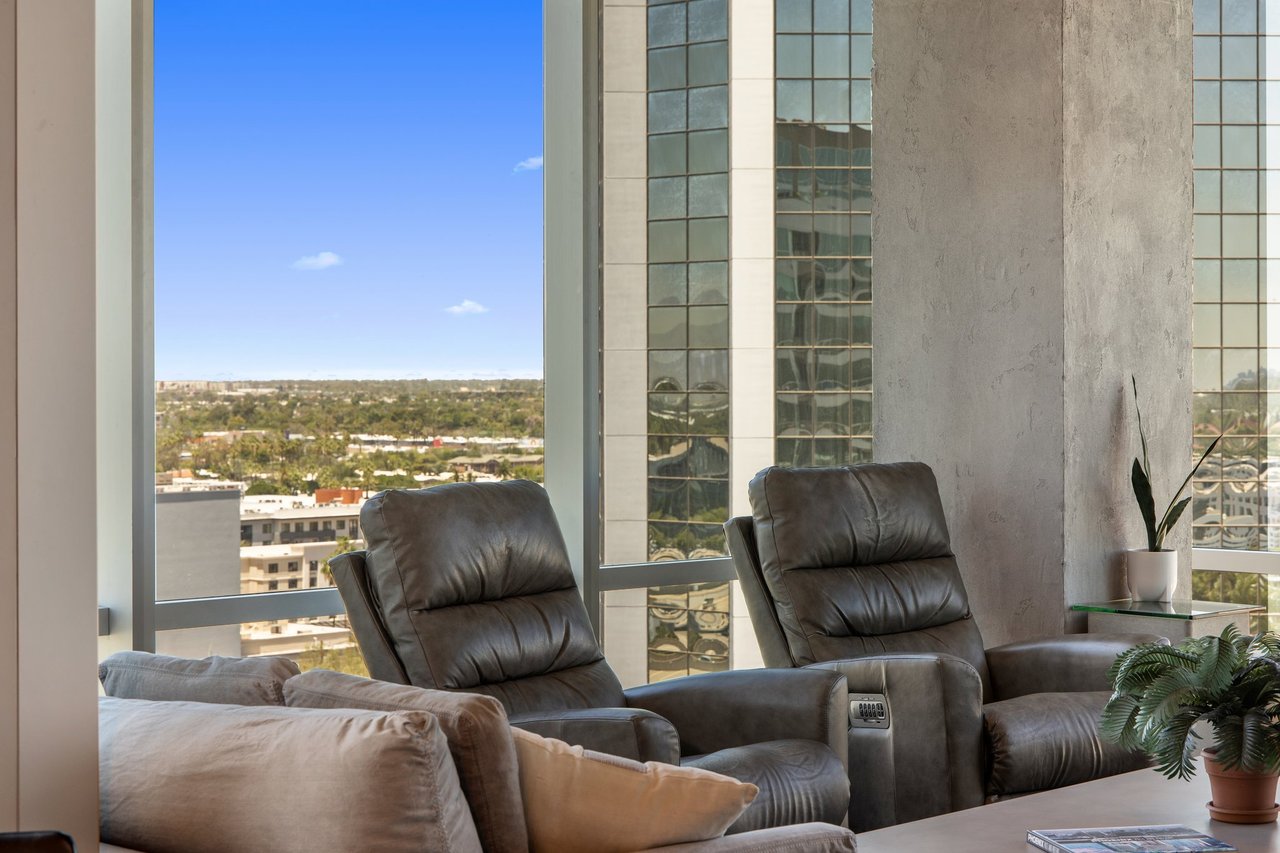 1 E Lexington Avenue 1209