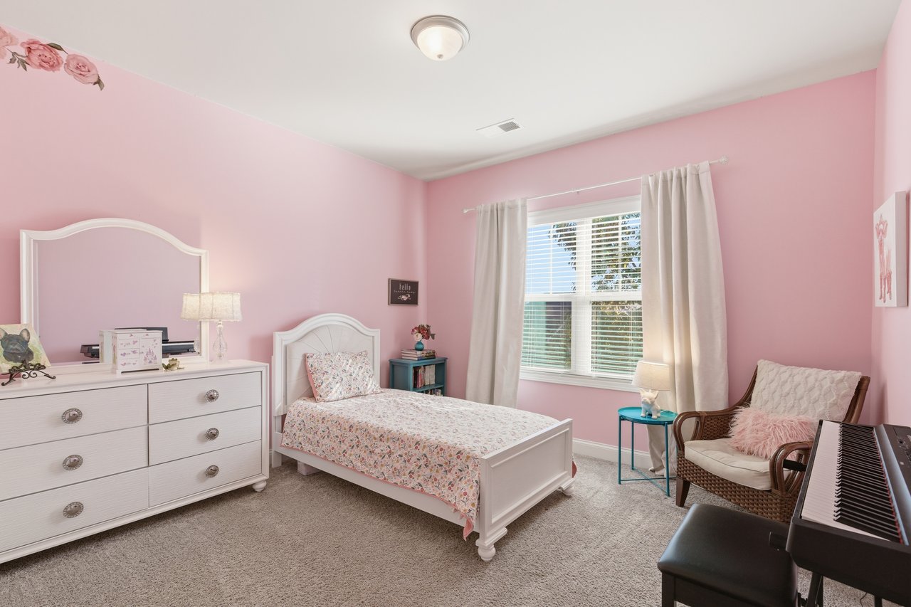 24 Dunsborough Drive