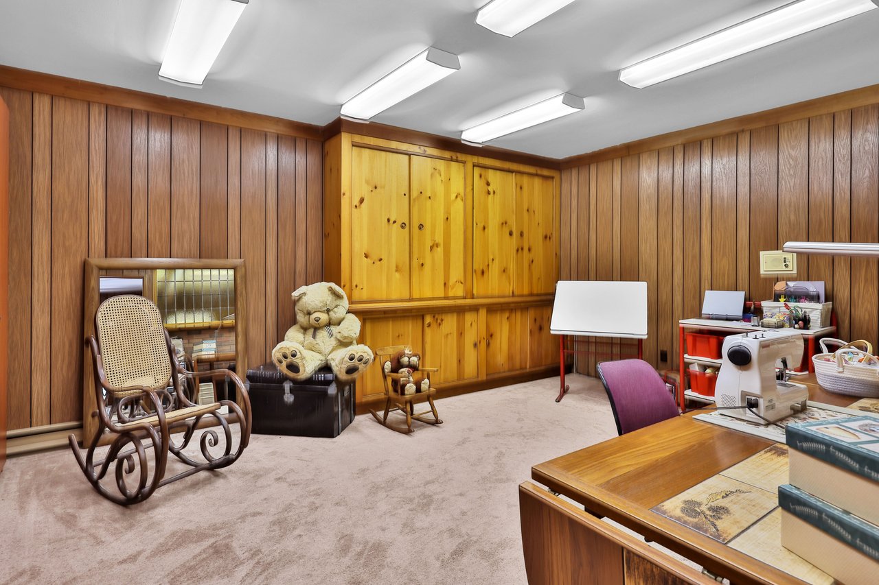 2360 8 Side Road, Burlington