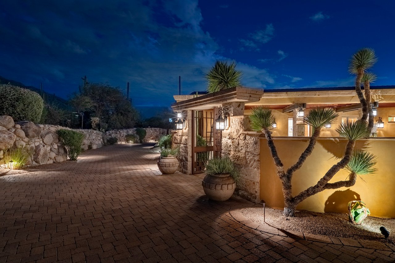2143 E Desert Garden Drive