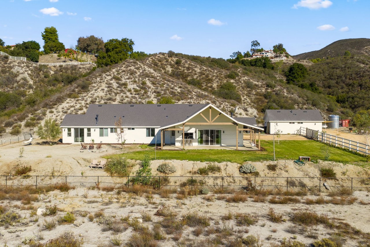 41950 Calle La Escondida