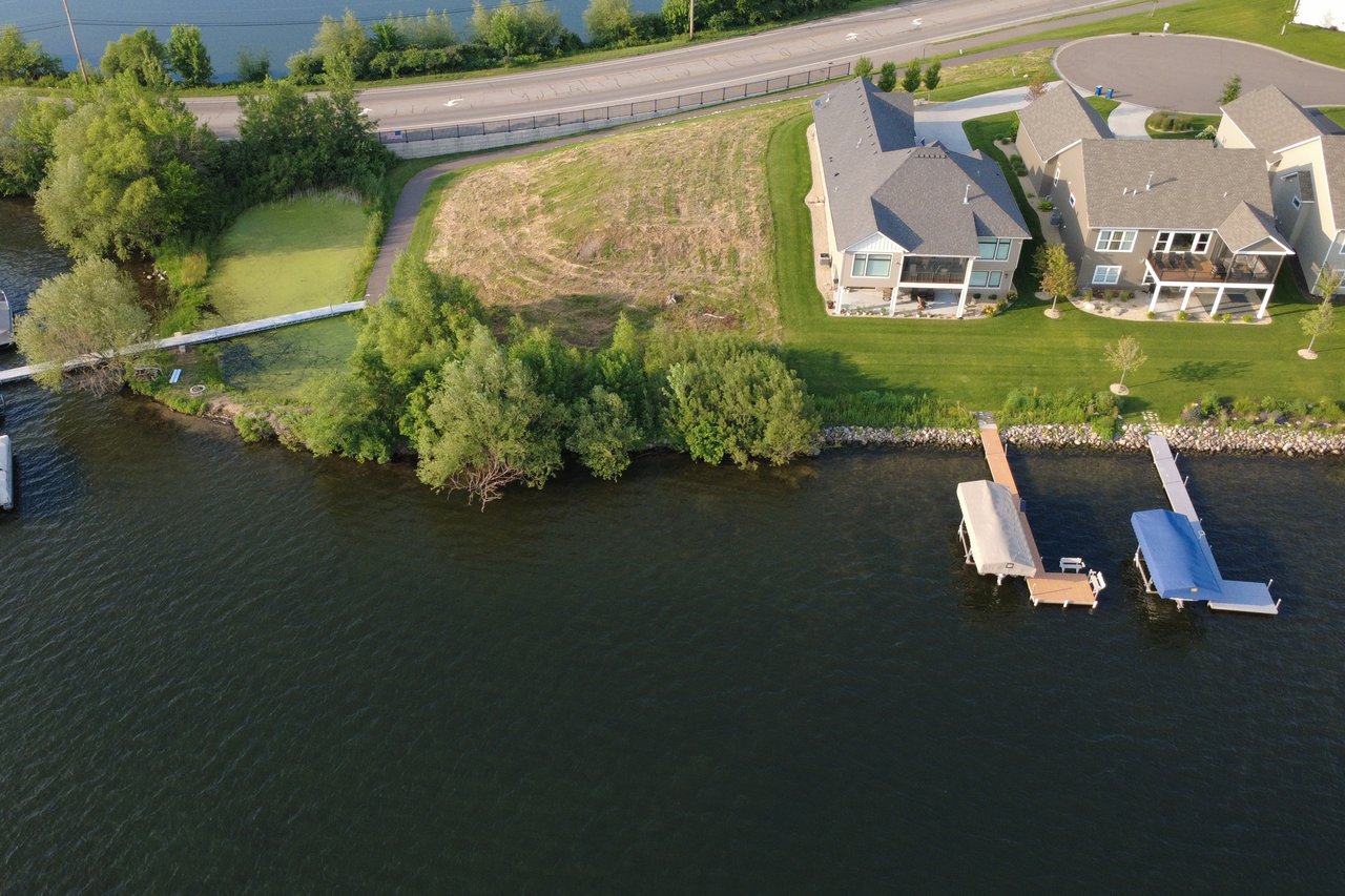 How Does Water Clarity Affect the Resale Value of a Minnesota Lake Home?