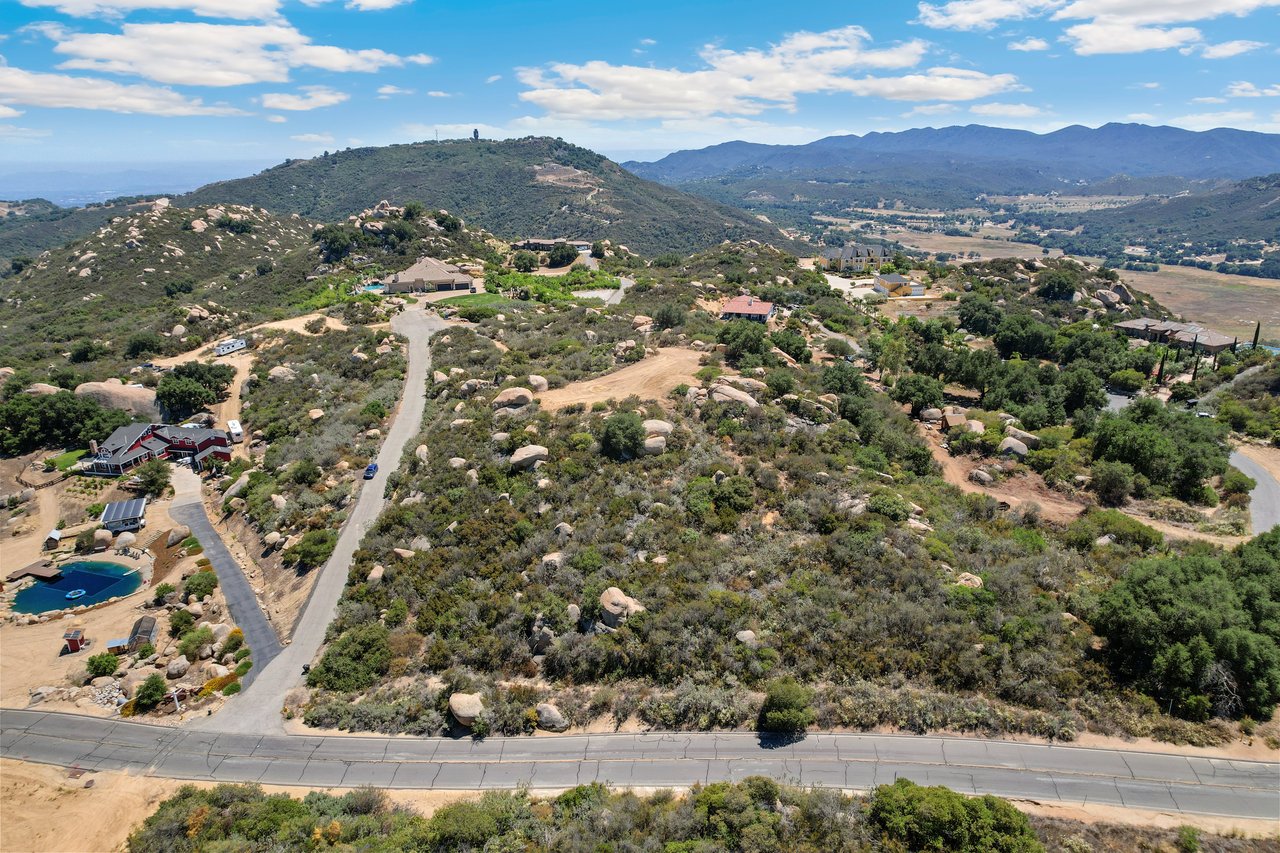42125 Angels Peak Court