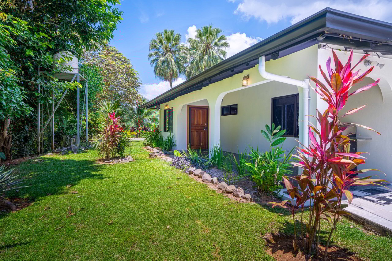 Beautiful Casa Tucán Escape, Tres Rios,  Gorgeous Mountain View with Room to Build!