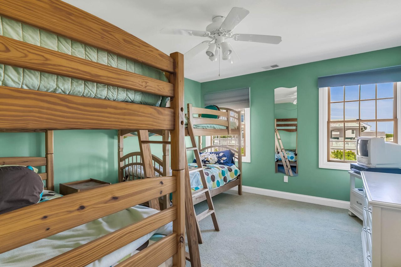 #1595 Summer Rental on the Oceanfront with Pool