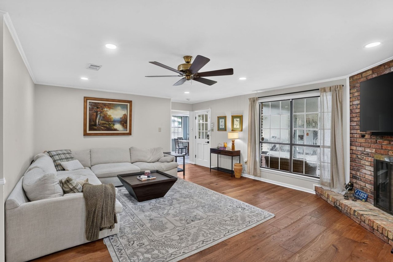 932 DAVENTRY Drive