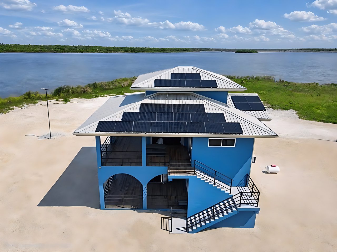 4 bed, 4 bath Waterfront Villa in Cudjoe Lagoon Estate, Corozal, Northern Belize