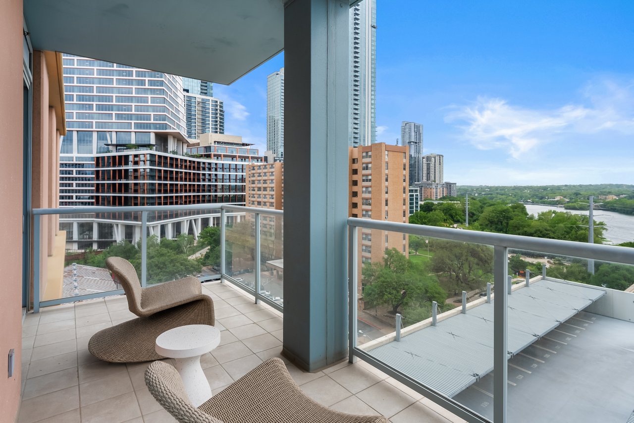 98 San Jacinto Blvd #807
