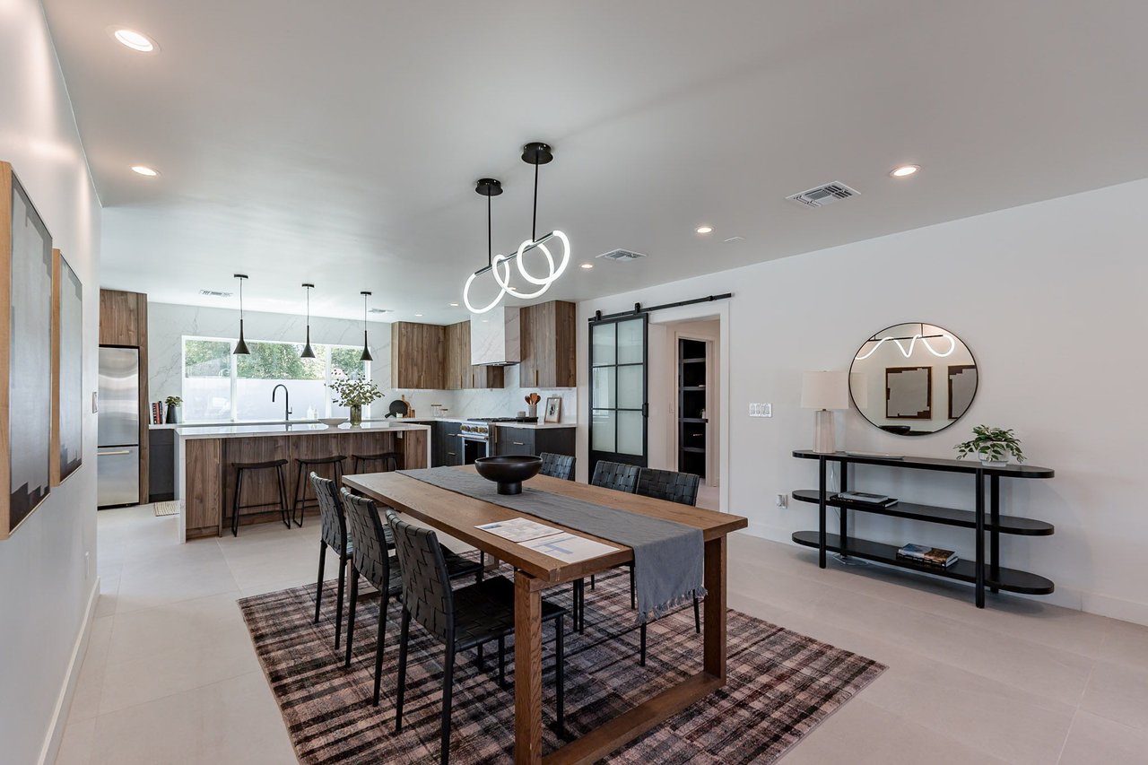 3016 N 84TH Place