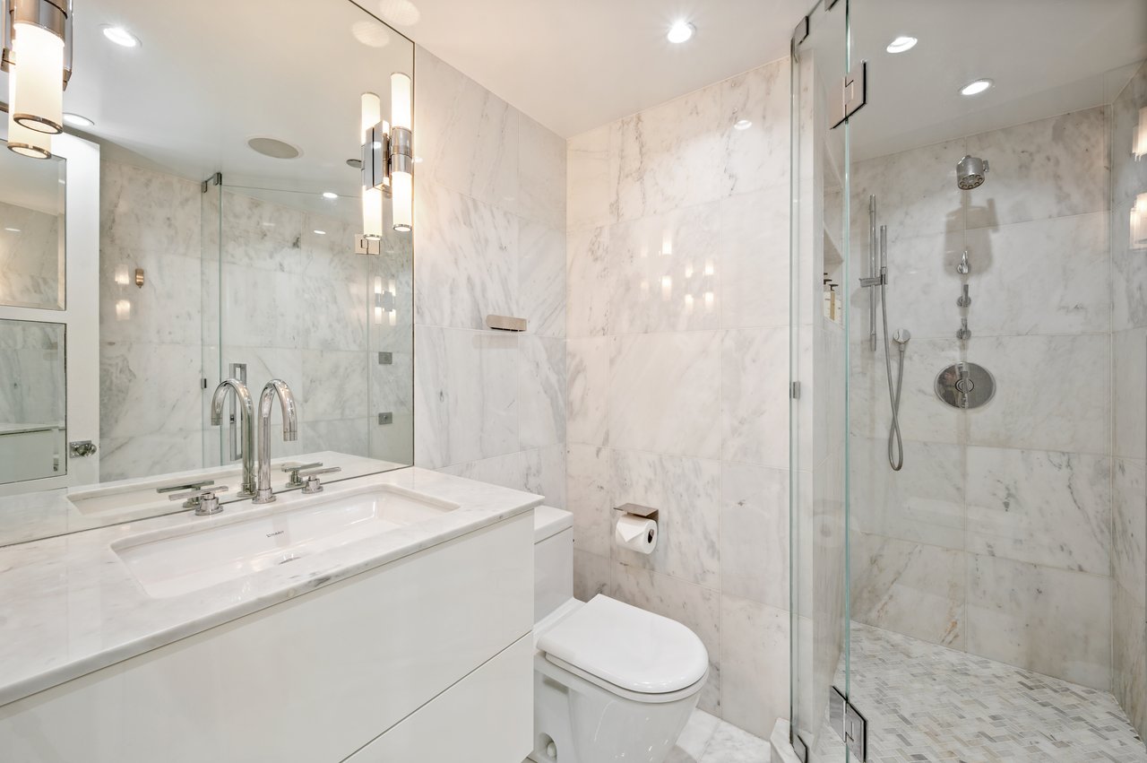 950 N Michigan Ave #2704