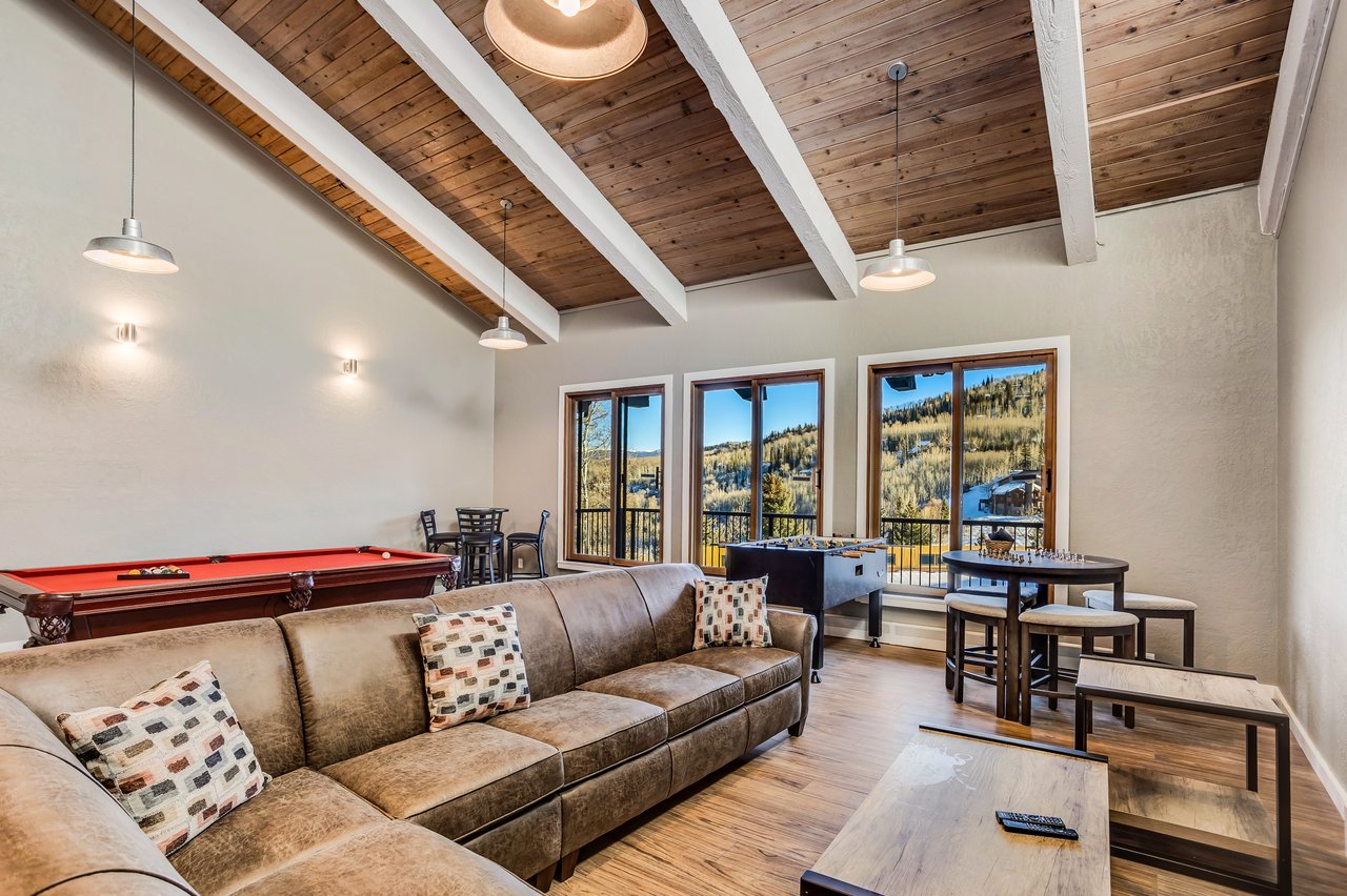 Modern Elegance Meets Mountain Comfort