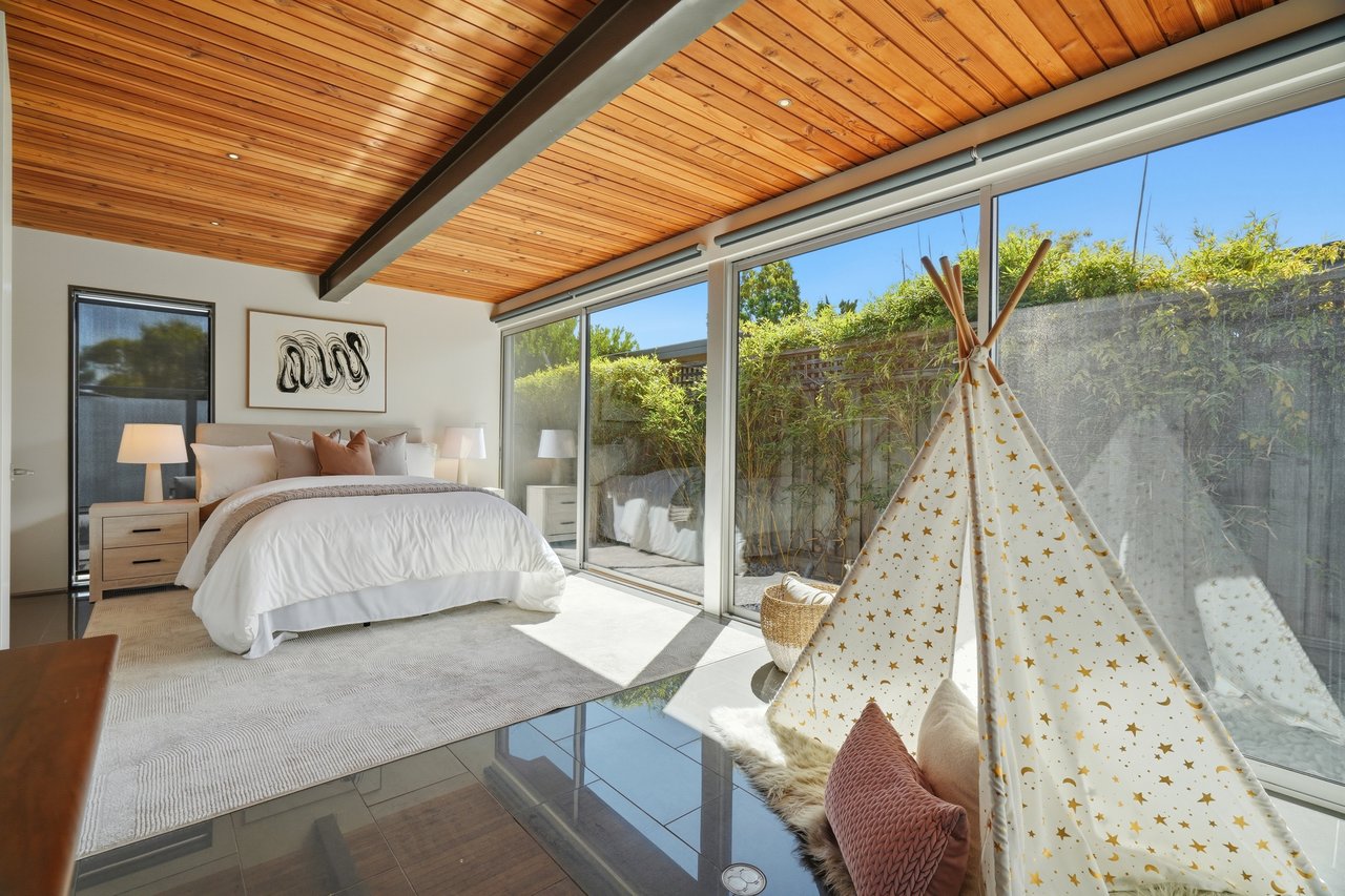 1109 Lorne WAY