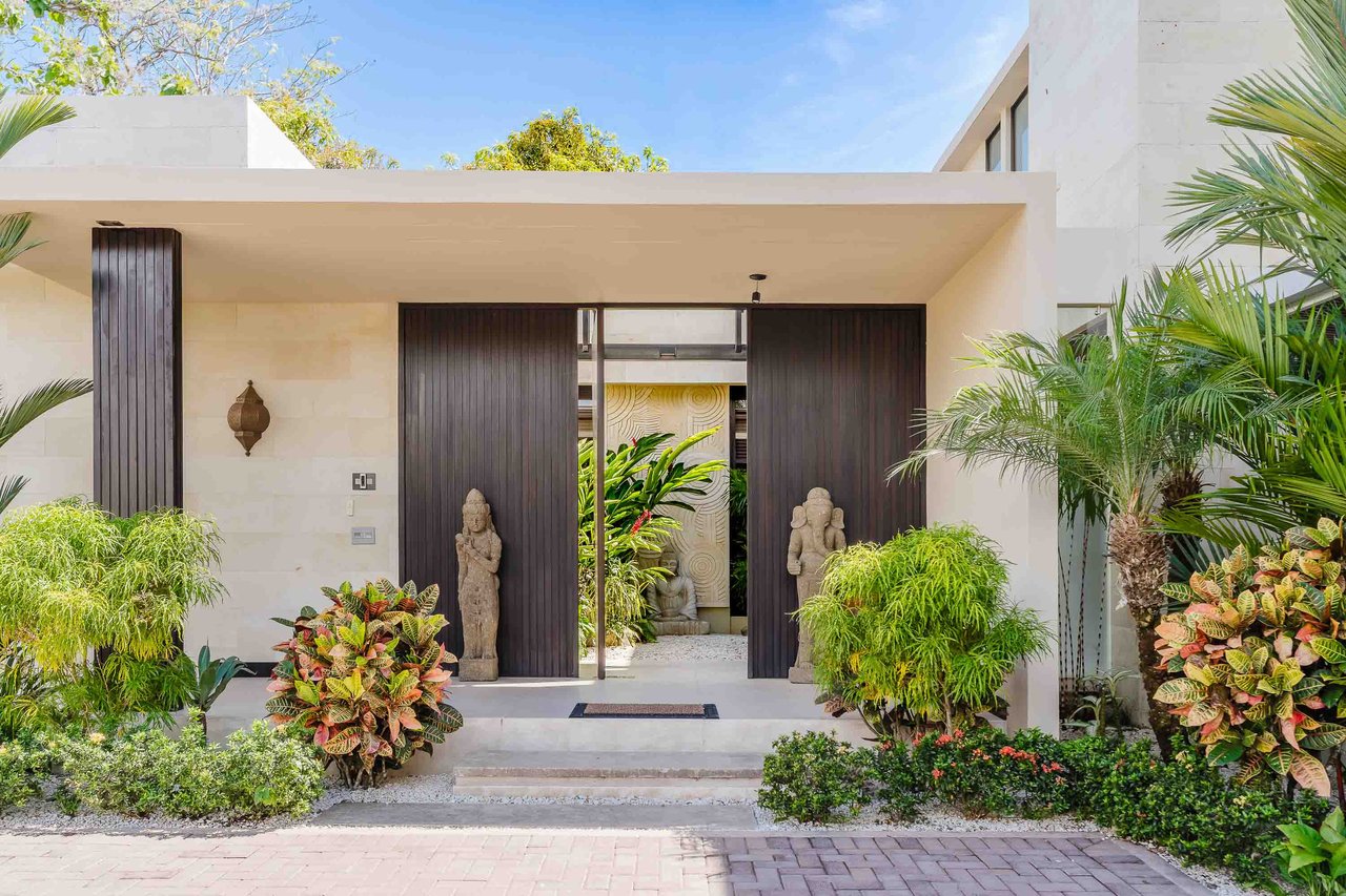 Casa Nola, Luxury Villa in Gated Community La Reserva