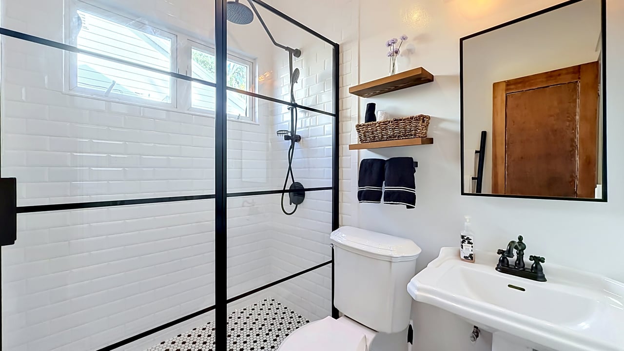 Charming 1925 Bungalow with Guesthouse in Orlando's Colonialtown