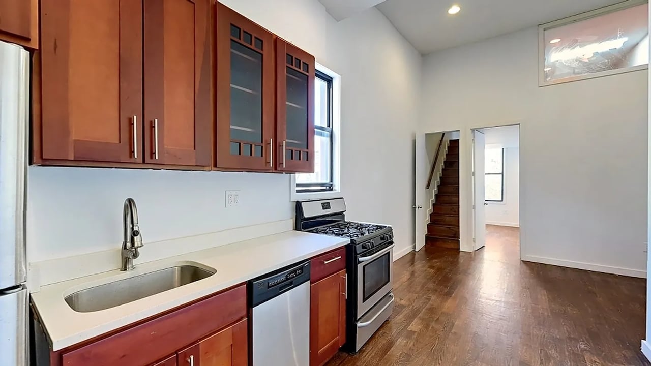 886 Franklin Ave 2R