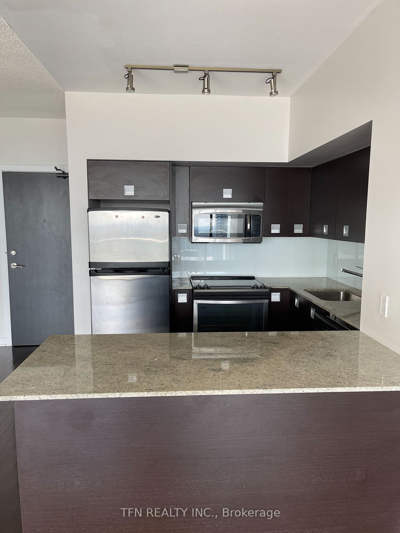 33 Charles St E Unit: 3805