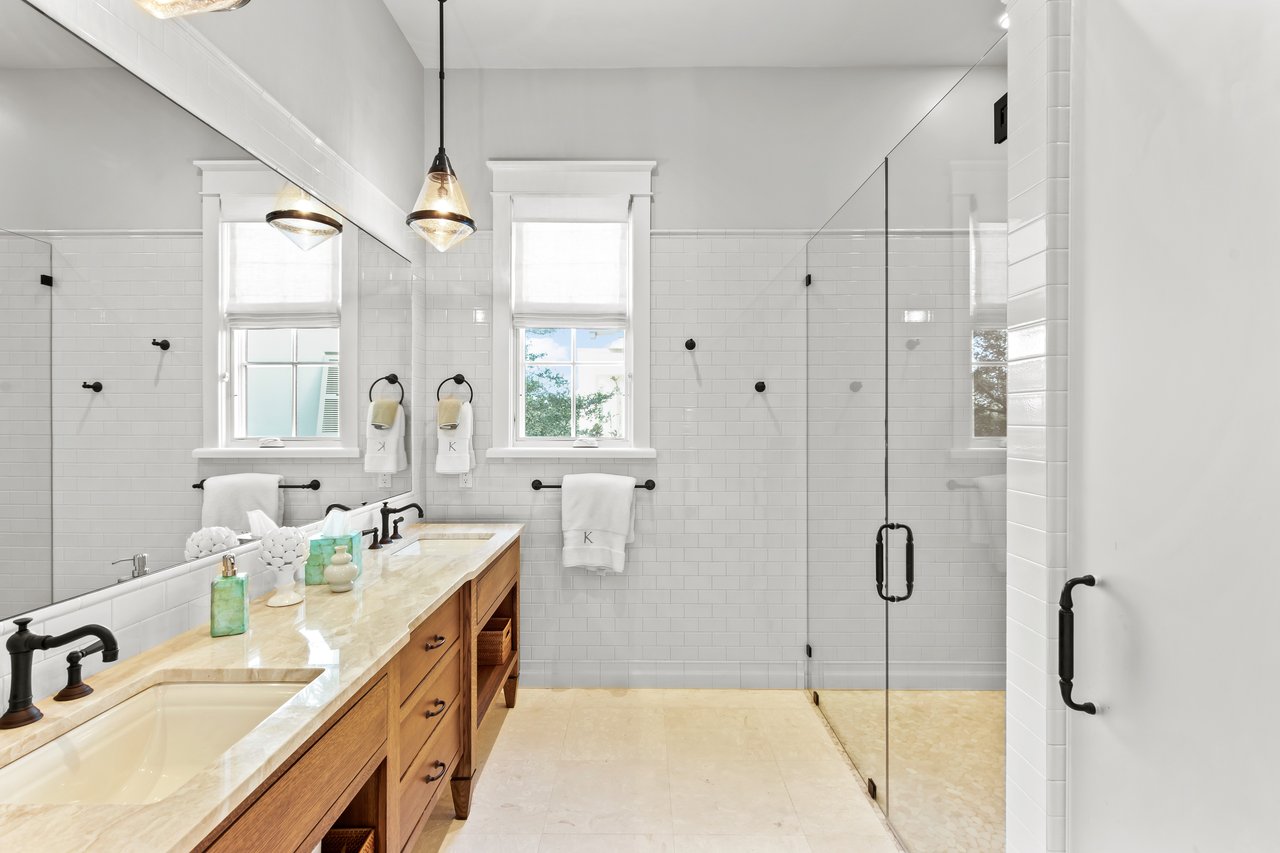 243 W Bermuda Dr