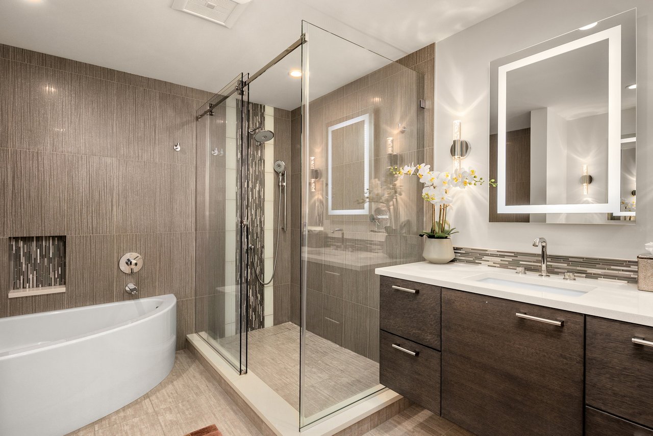 827 Lake Street S Unit: 205