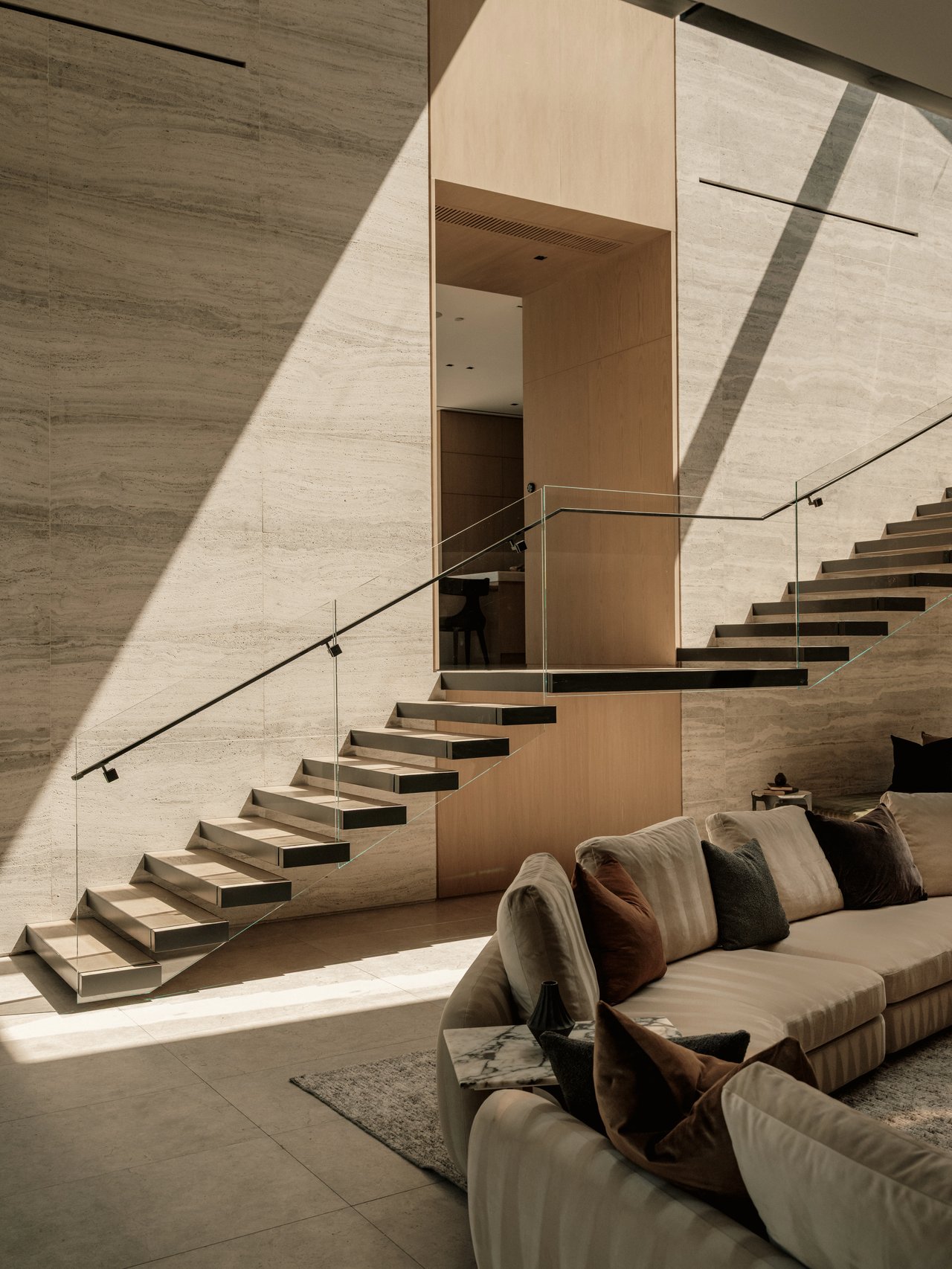 2555 La Mesa