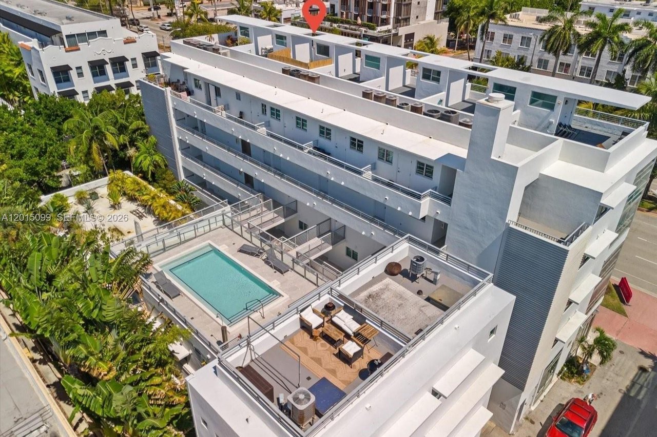 miami-beach-condo-for-sale-pool