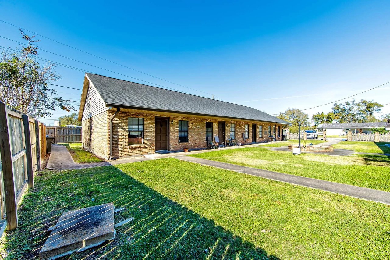 100-102 Pasture Ln