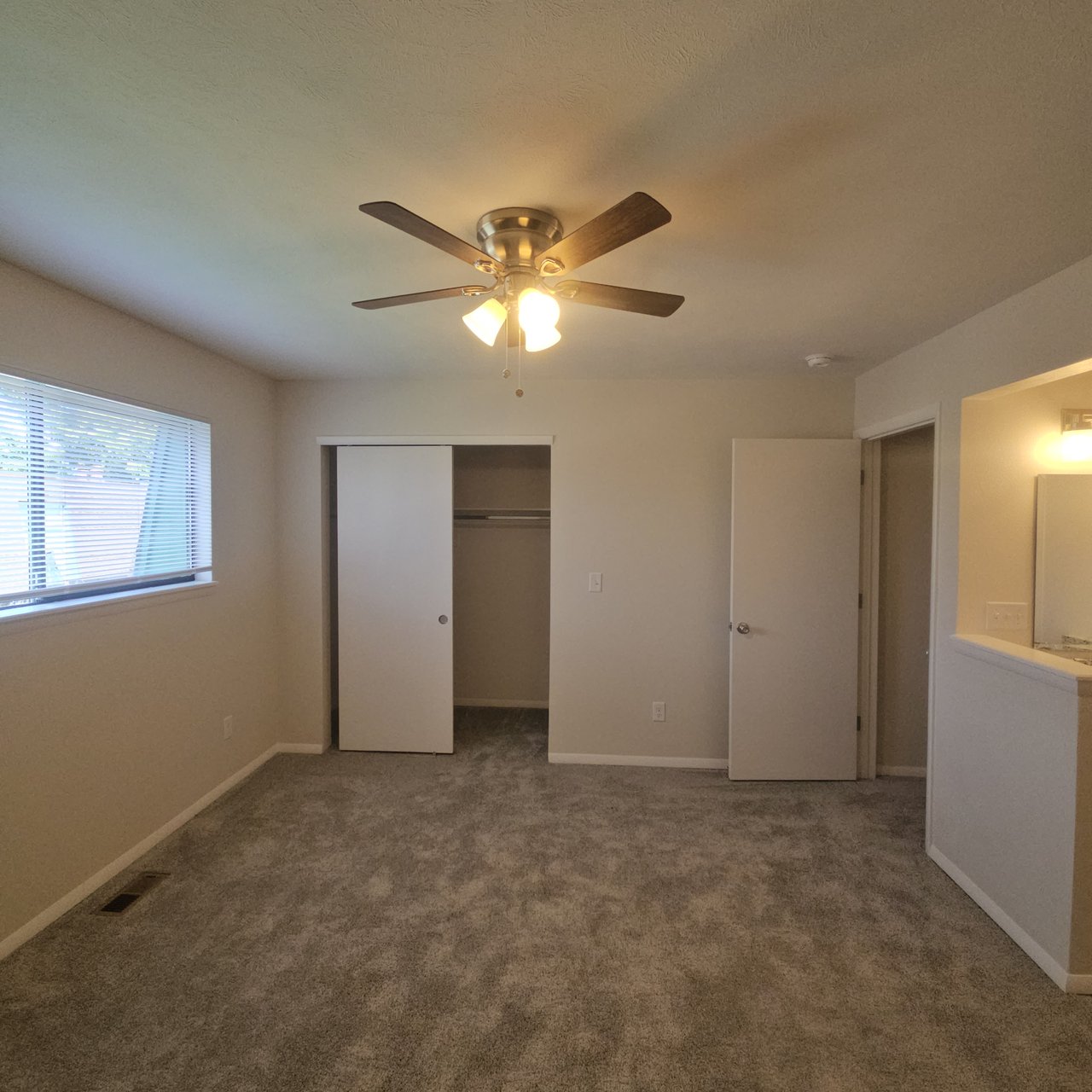 2 Bed 1.5 Bath Townhome Lakewood