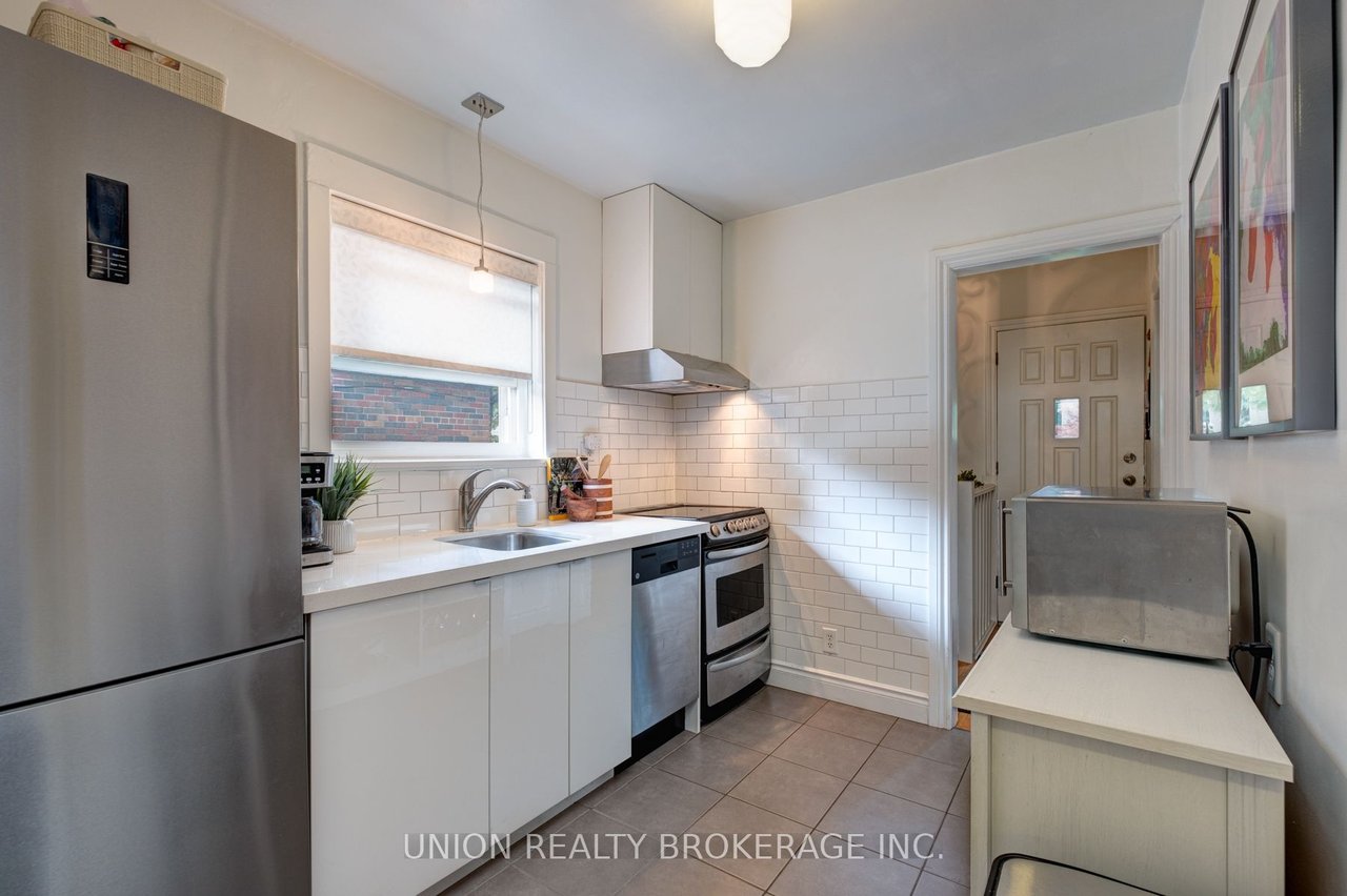 49 Red Deer Ave