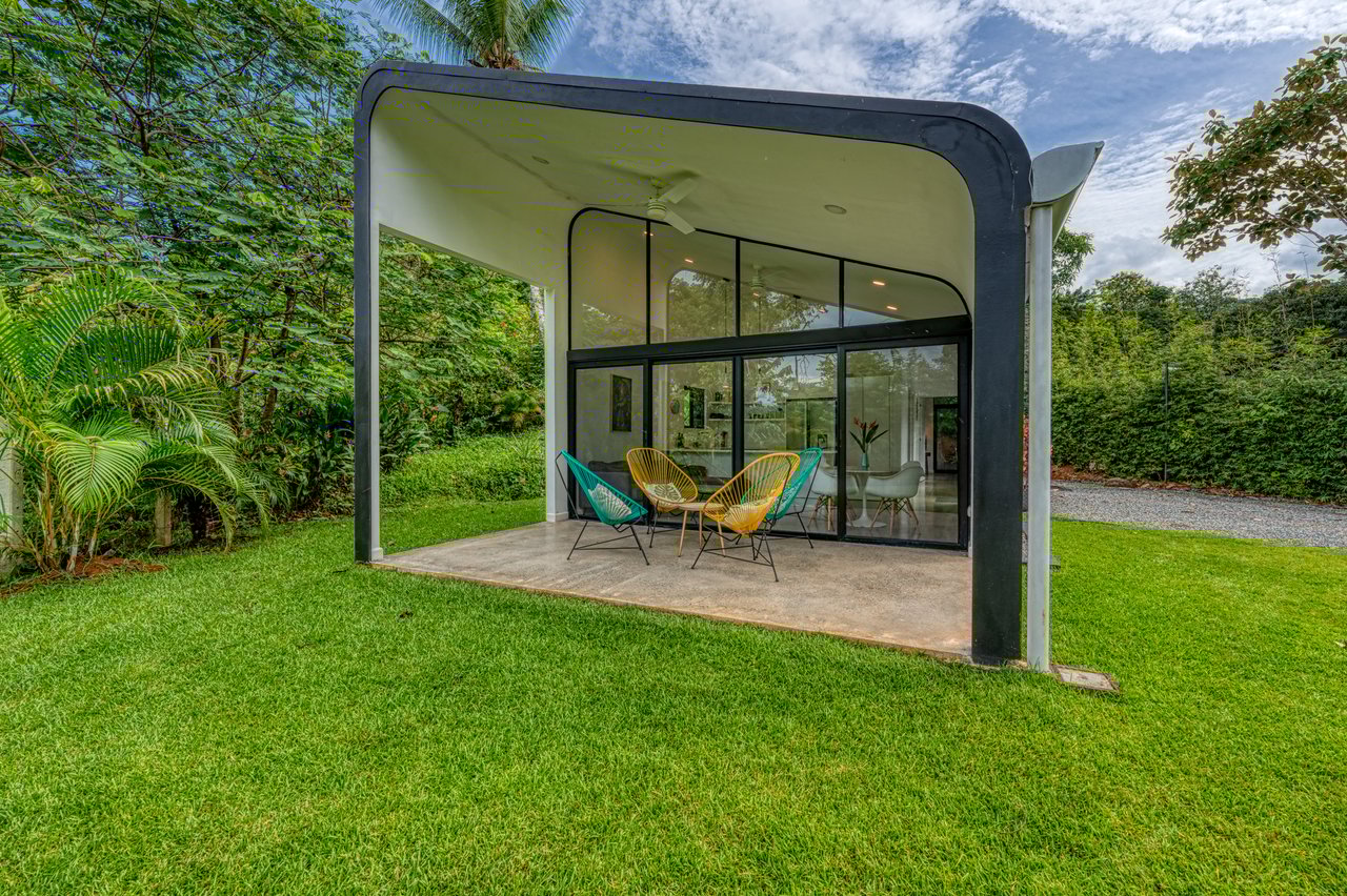 Modern Eco Villa in Central Uvita Only 5 Minutes from Surf Beach