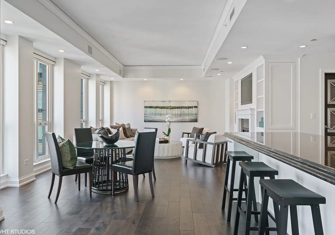 11 E Walton St APT 3201