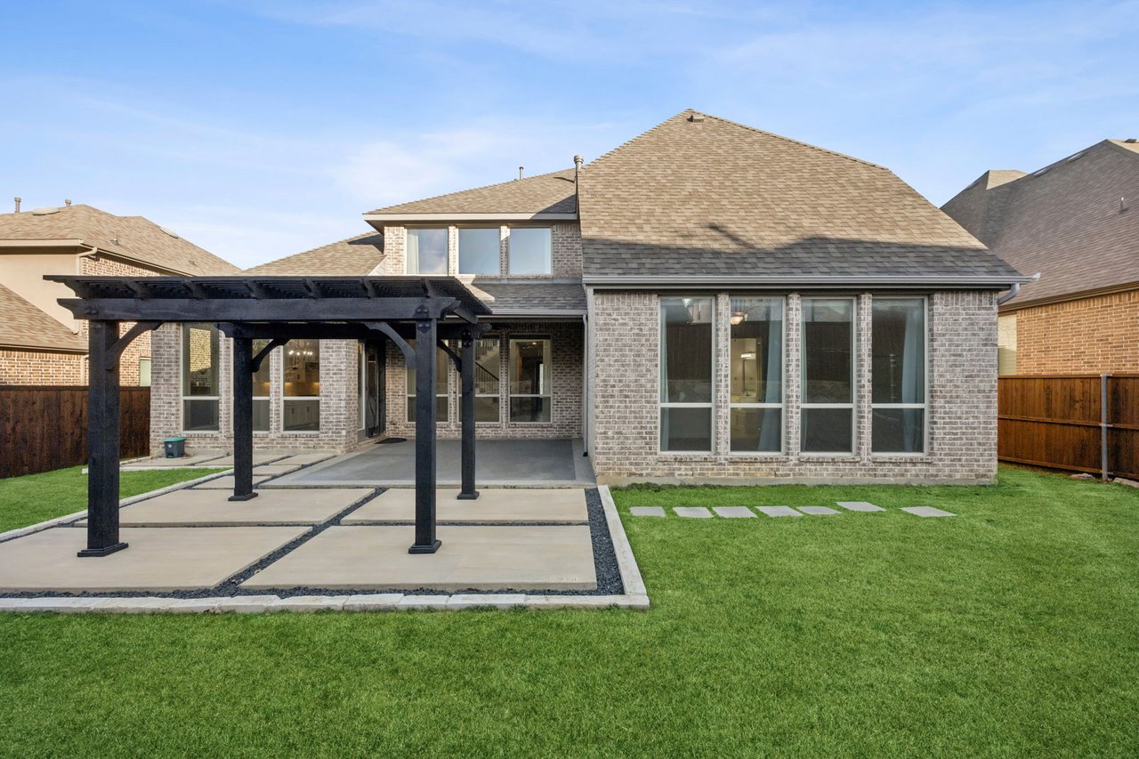 1001 Grassy Shore Ln