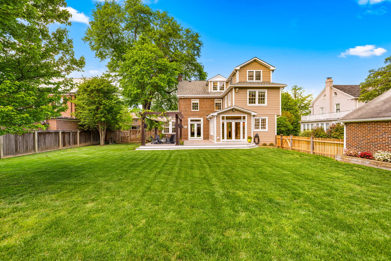22 W OAK STREET