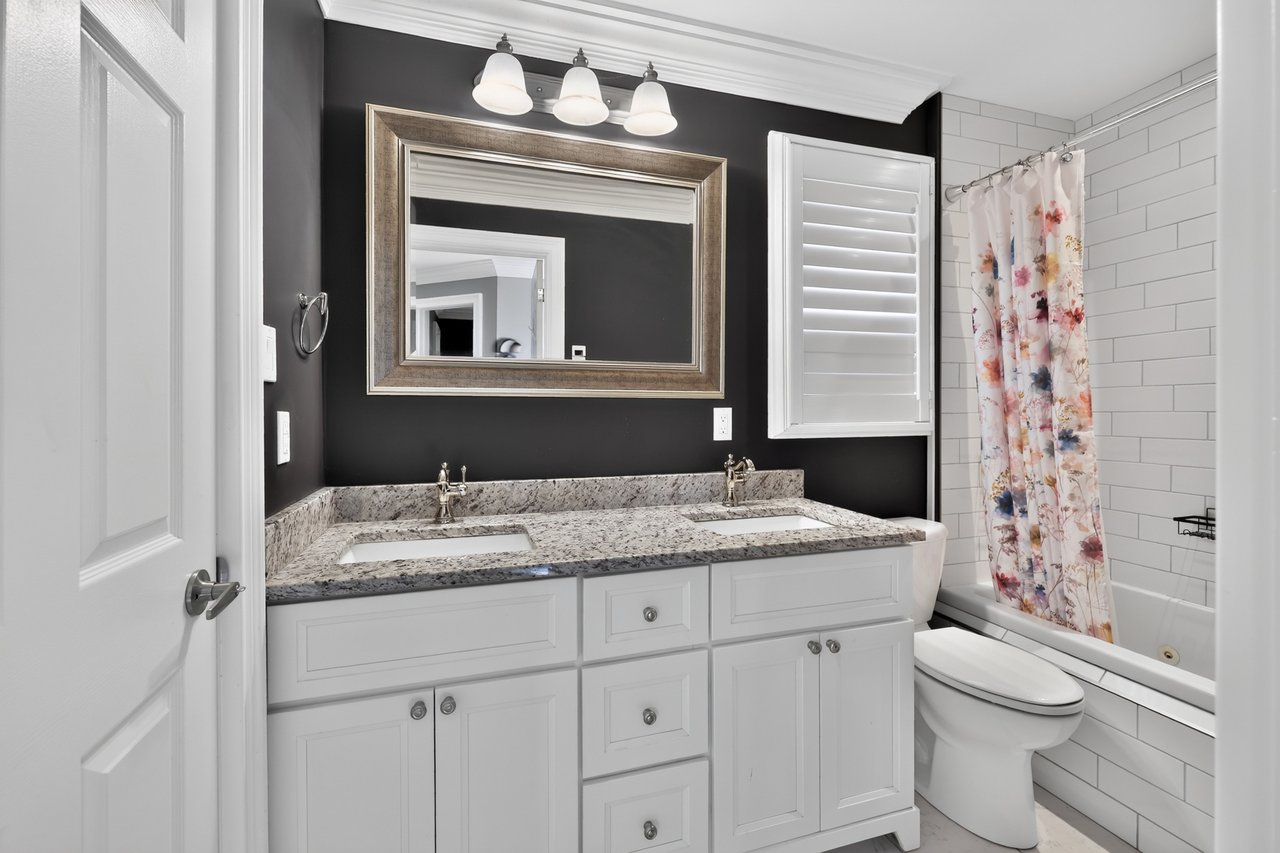 2102 Salma Crescent, Burlington