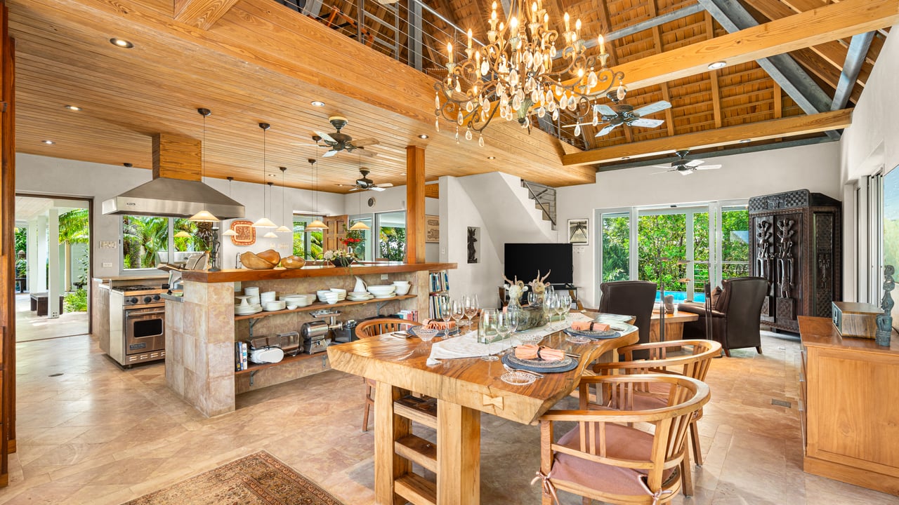 1143 Salt Spring Estate House 2