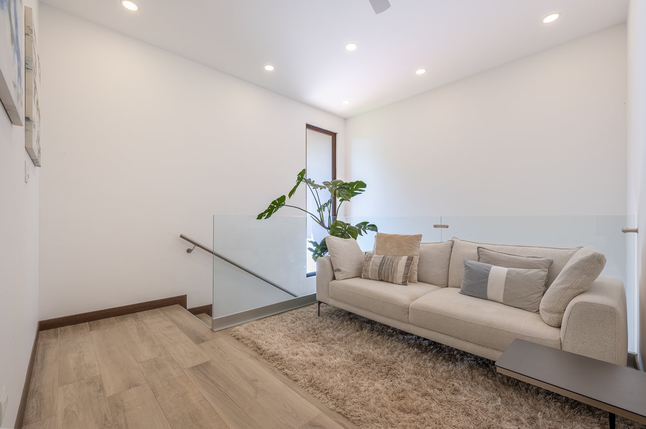 Malinches 27 A/B | Turnkey 6-Bedroom Duplex Investment in Hacienda Pinilla