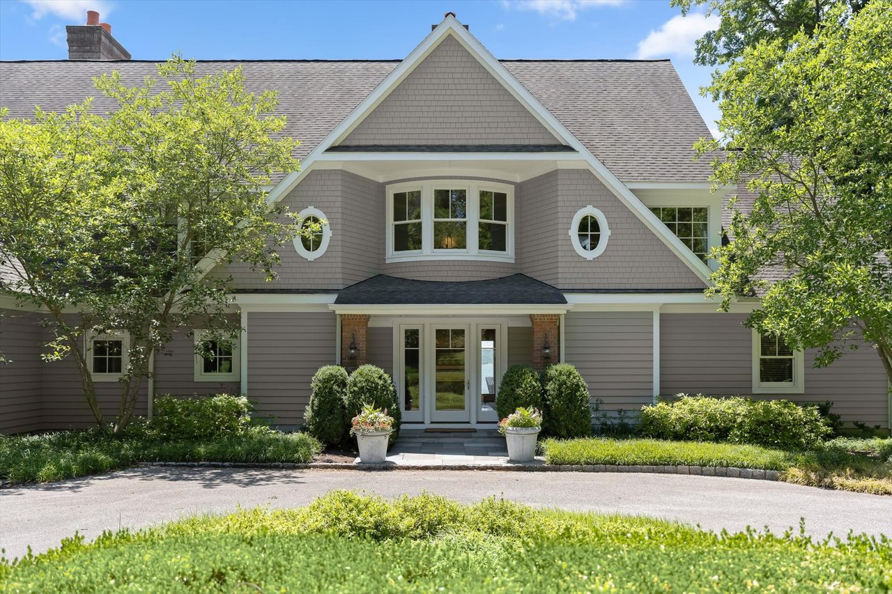 654 Round Hill Road