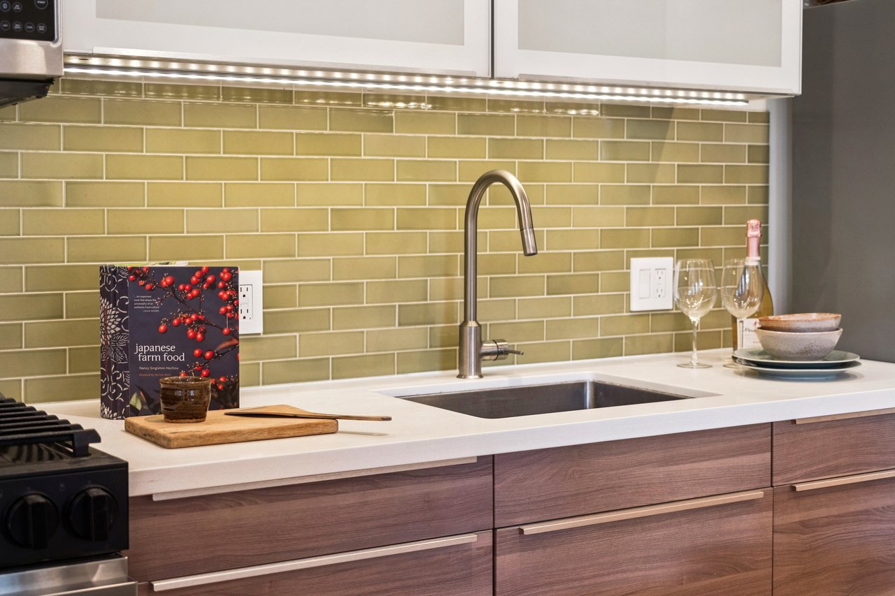 1515 Van Dyke Avenue