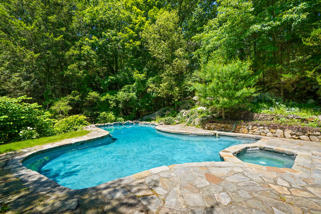 72 Old Mill River Road