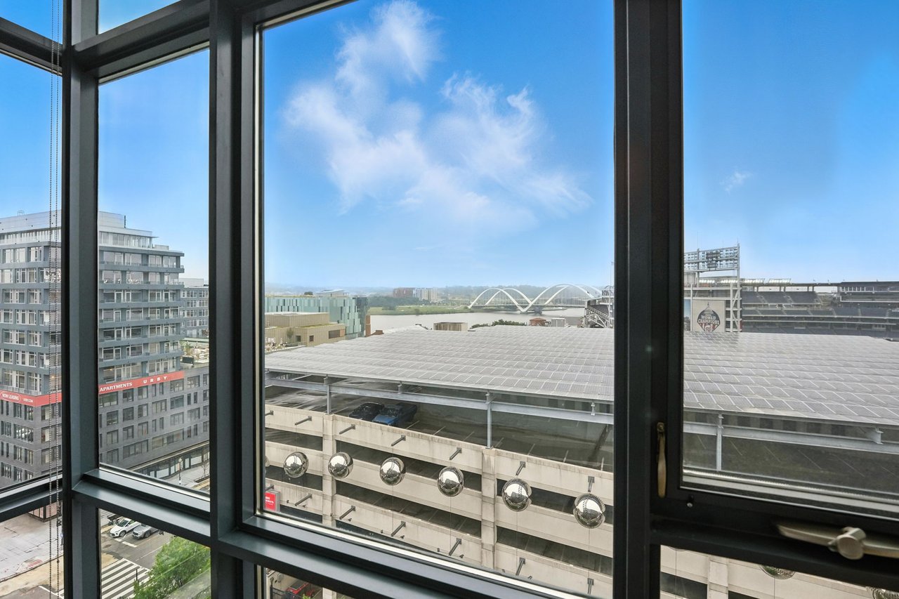 70 N St SE N913
