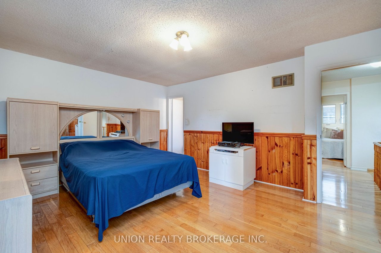 74 Coalport Dr