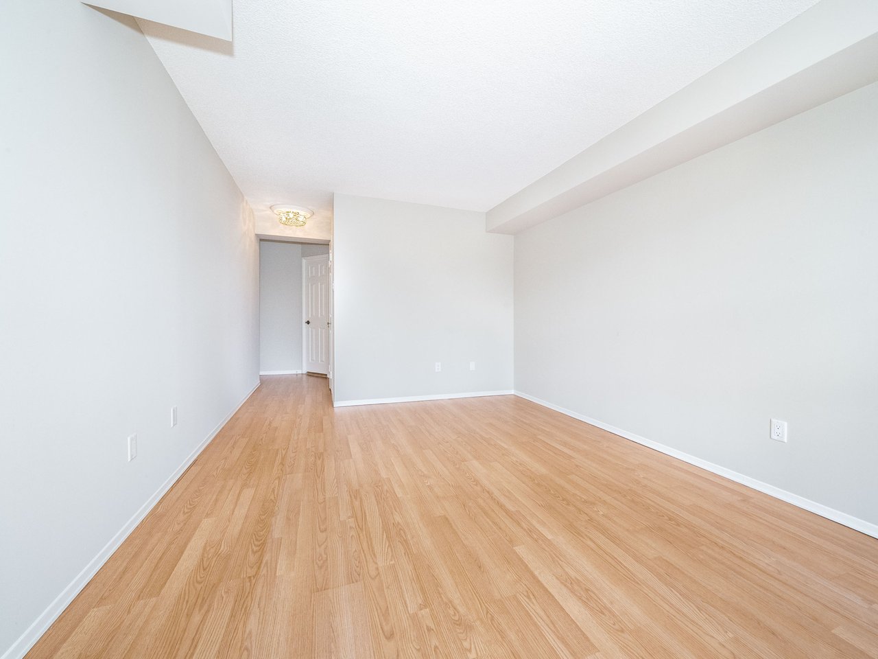 30 Harding Boulevard W, 404