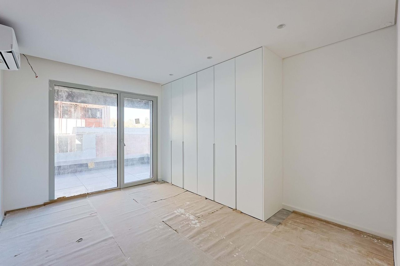 Modern 1-Bedroom Apartment in Camarate, Loures