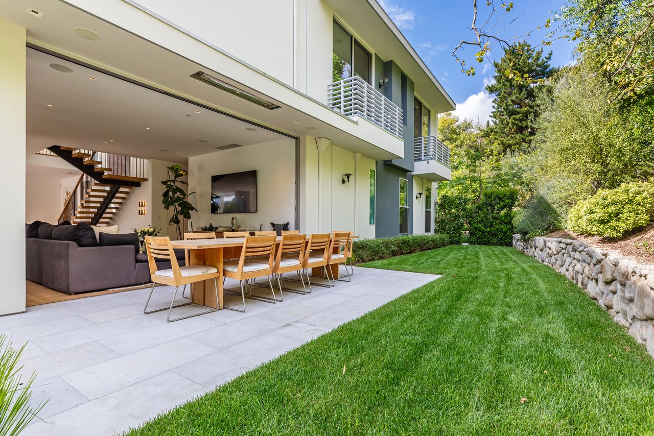 9011 Alto Cedro Dr, Beverly Hills