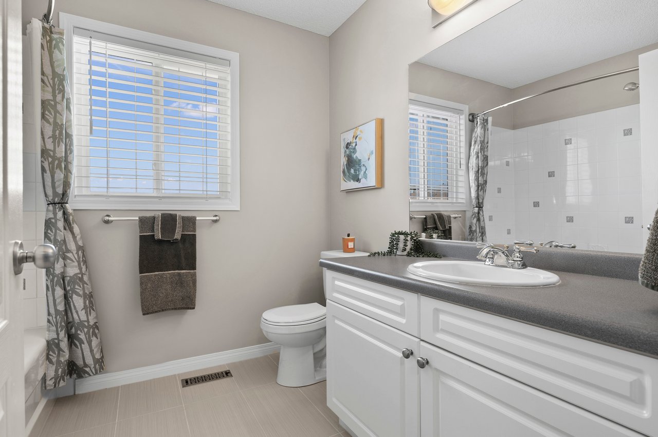 139 Country Hills Gardens NW