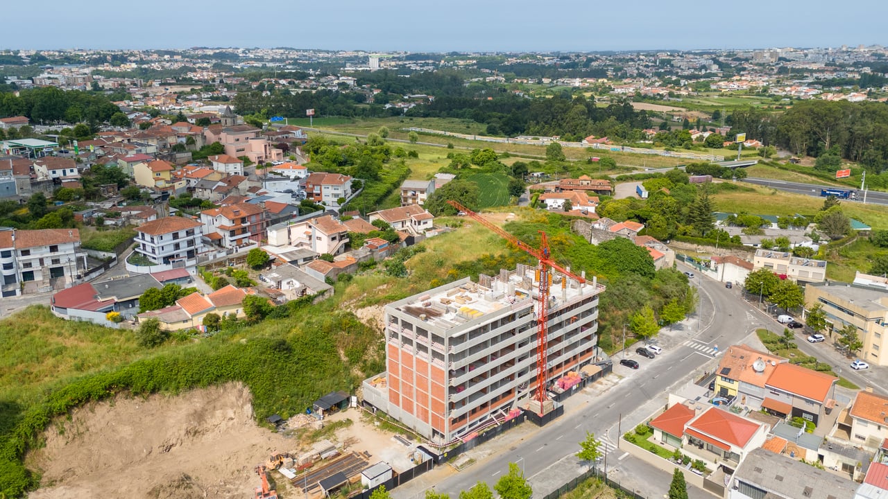 Modern 3-Bedroom Apartment with Balcony in Águas Santas, Maia