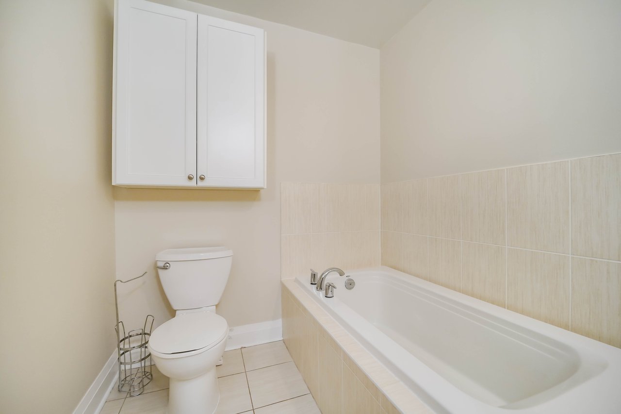 1 Hurontario St 308