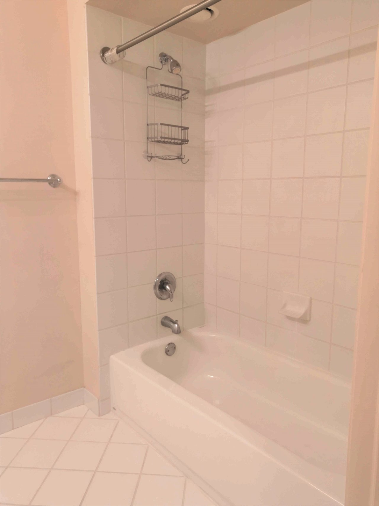 345 N LA SALLE Drive Unit: 209