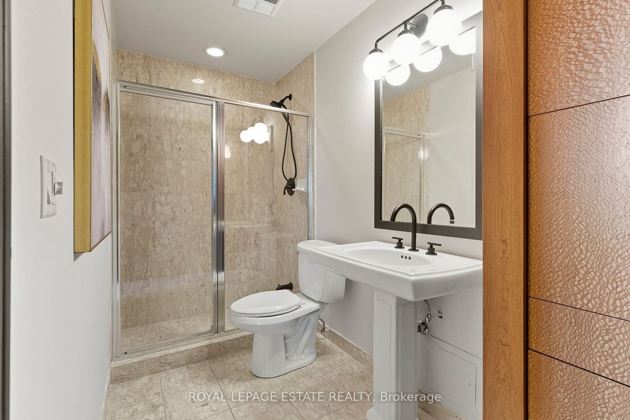 PENTHOUSE PINNACLE OF WATERFRONT LIVING 